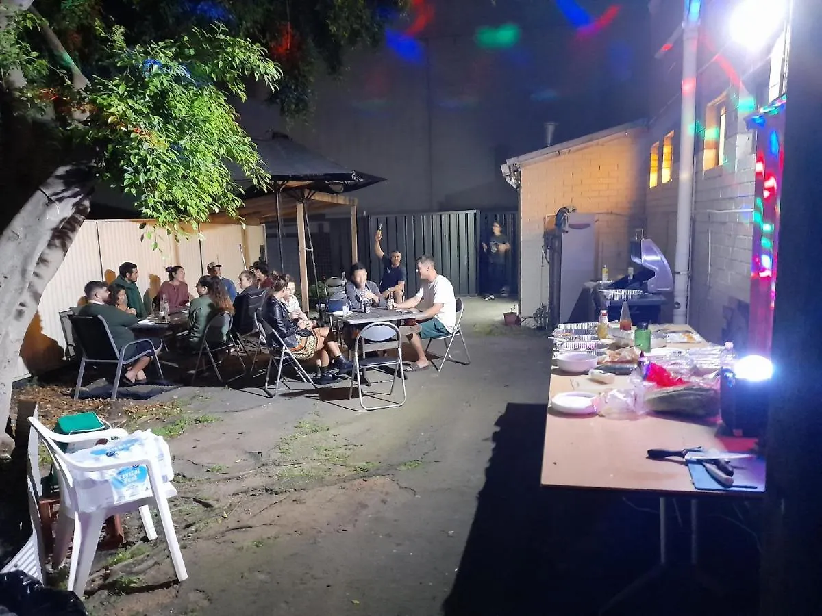 Ozi Inn Backpackers - Perth -
